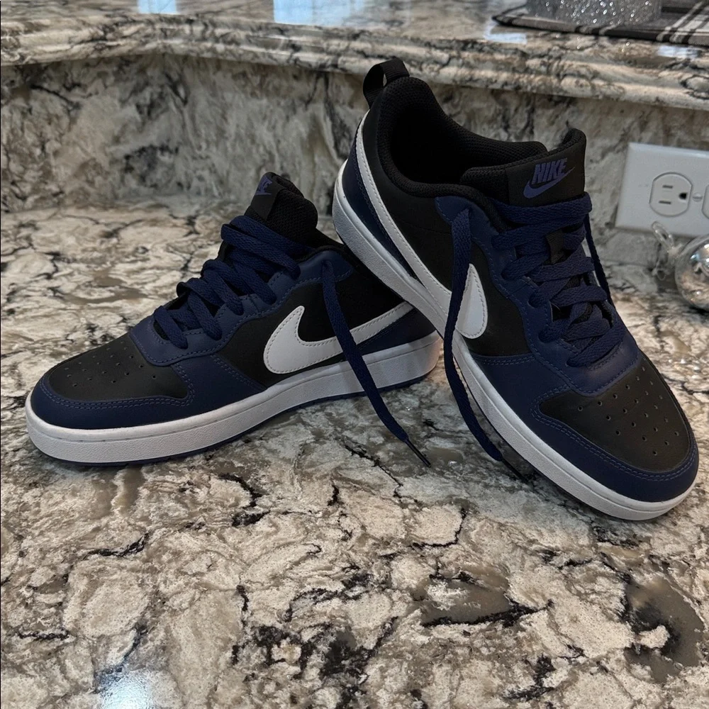 Nike Court Borough Low 2. Midnight Navy kids size 6.5 Y BQ 5448-404 basketball